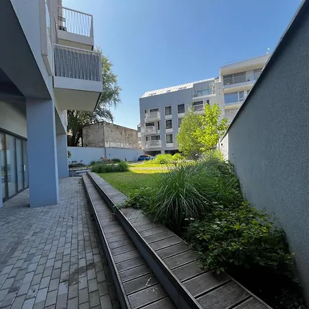 Paradise-ac&balcony Apartment *